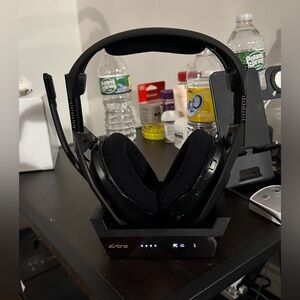 Astro Gaming A50 4th Gen Wireless Headphones + Base Station Xbox PC MAC - Black